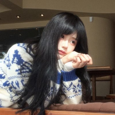 裙底春海报